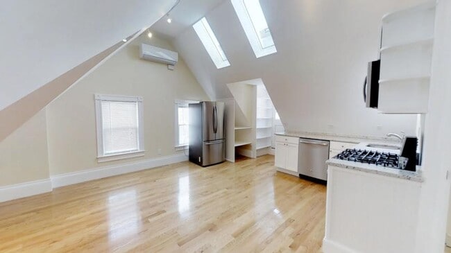 Building Photo - 3.0 bedroom in Cambridge Massachusetts 02144