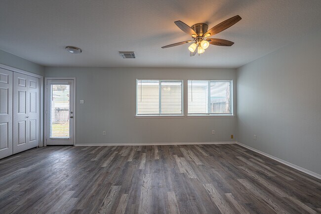 Foto del edificio - 6247 Elton Knolls St