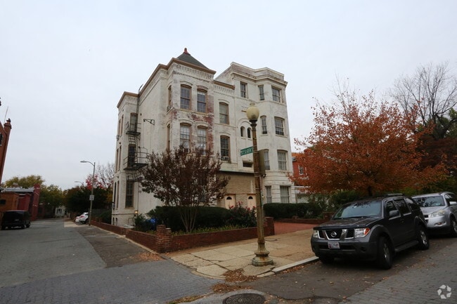 Building Photo - 115-117 12th St SE