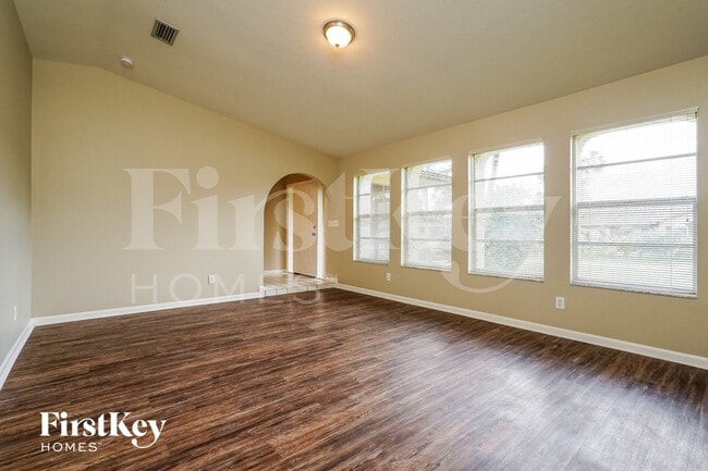 Foto del edificio - 302 Edward Ave