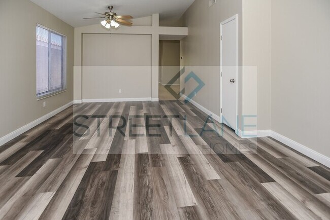 Foto del edificio - REDUCED! - Now offering $350 off first ful...