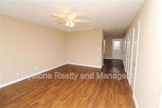 Foto del edificio - 2446-B Caroline Dr