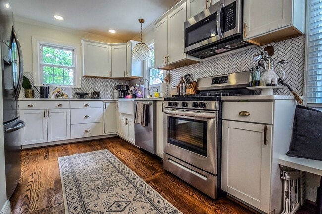 Building Photo - 2335 Westover Dr