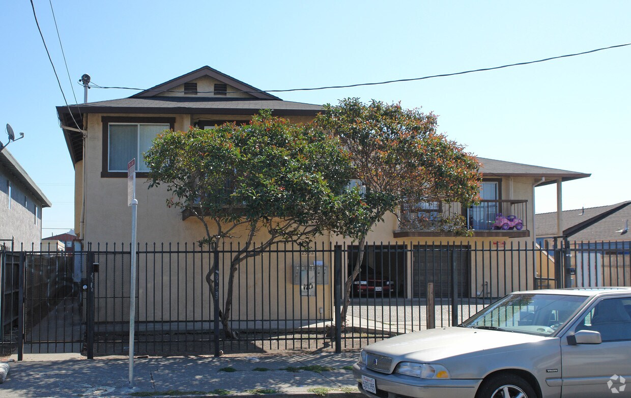 Building Photo - 2352 21st St