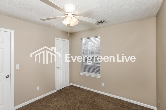 Building Photo - 201 Ambling Cir