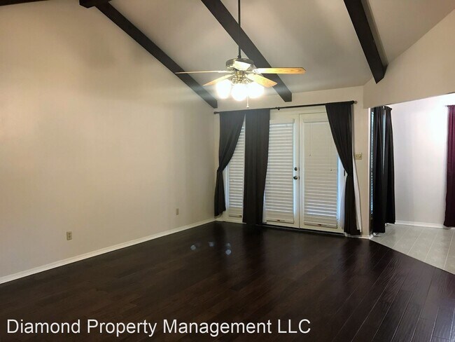 Foto del edificio - 3 br, 2 bath House - 4921 Longstreet Pl