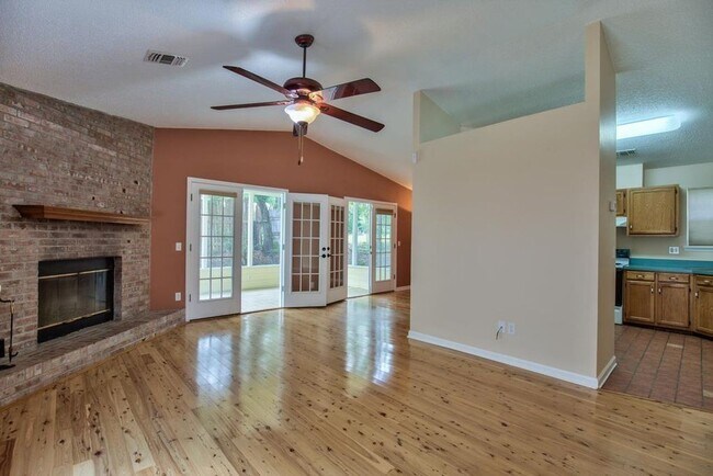 Building Photo - Beautiful 3x2 Home