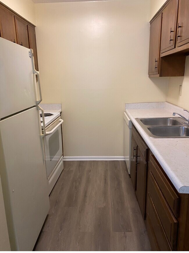 Foto del edificio - 4505 #2 Landside Drive