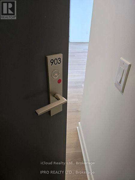 Building Photo - 86 Dundas St E