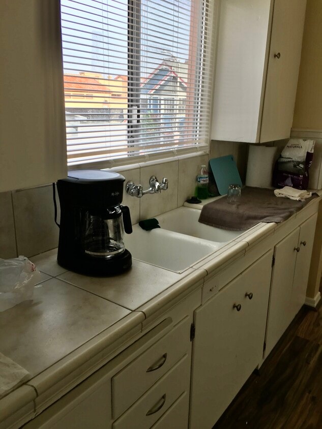 Foto del edificio - 235 Corona Ave