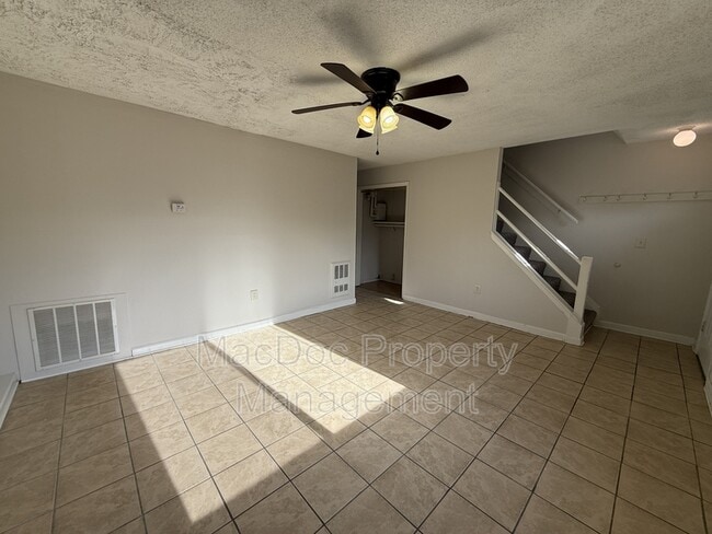 Foto del edificio - 733 Bellows Ave