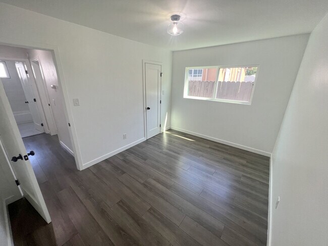 Foto del edificio - 3572 Nile St