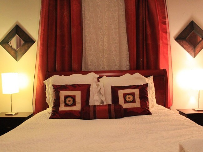 Building Photo - 686 Park Pl