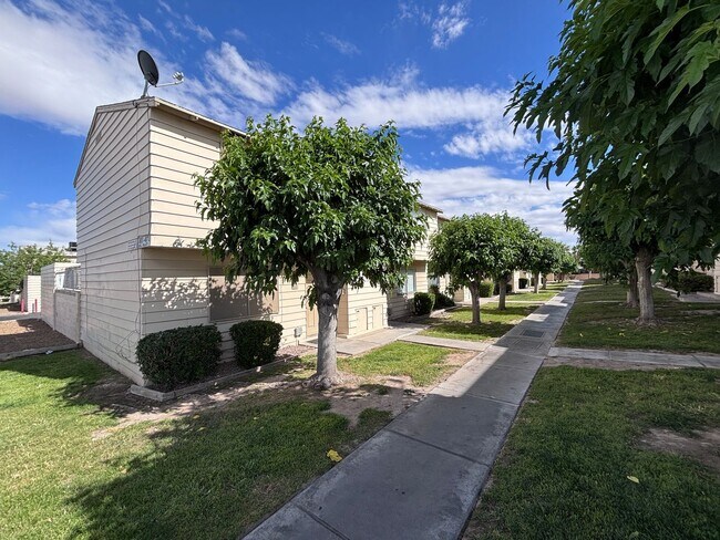 Building Photo - Desirable End-Unit Townhome with 2-Car Garage & Private Courtyard
