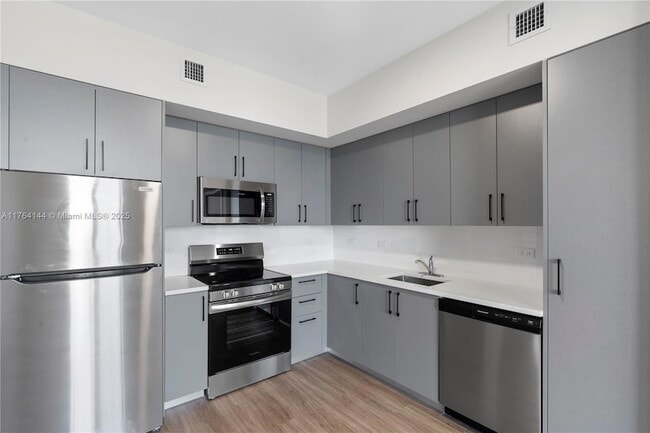 Foto del edificio - 1559 NW 15th Street Rd