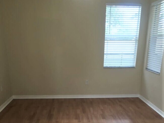 Foto del edificio - 618 Copeland Dr