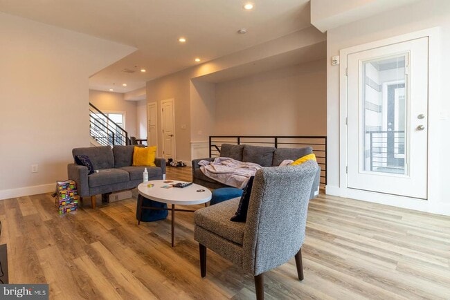 Building Photo - 1850 Frankford Ave