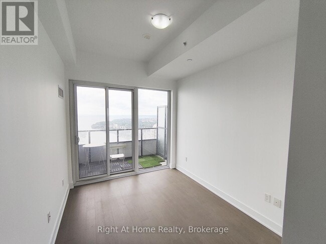 Building Photo - 20-4420 Shore Breeze Dr