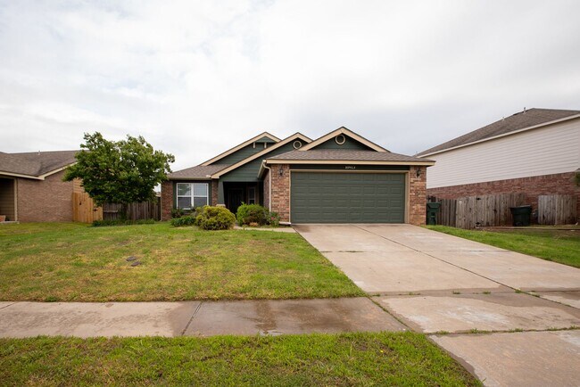 Building Photo - 3 Bed / 2 Bath in Owasso!