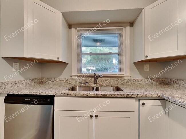 Building Photo - 2869 Catalina Dr