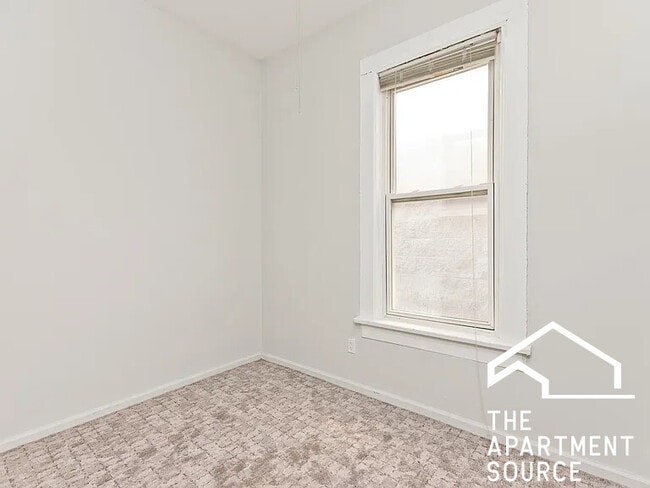 Building Photo - 858 N Paulina St