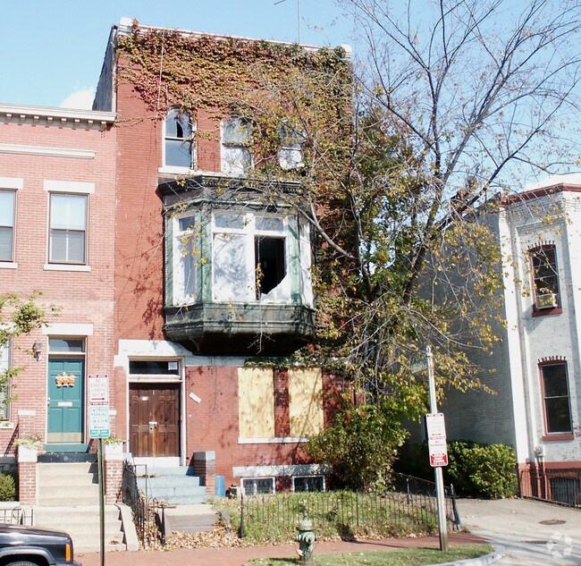 Building Photo - 316 Independence Ave SE