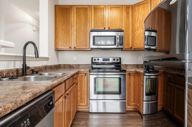 Building Photo - 1215 Park Dr