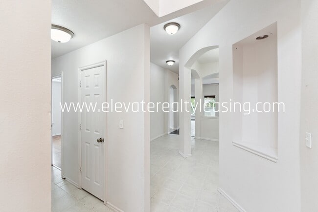 Building Photo - 1305 W Quincy St