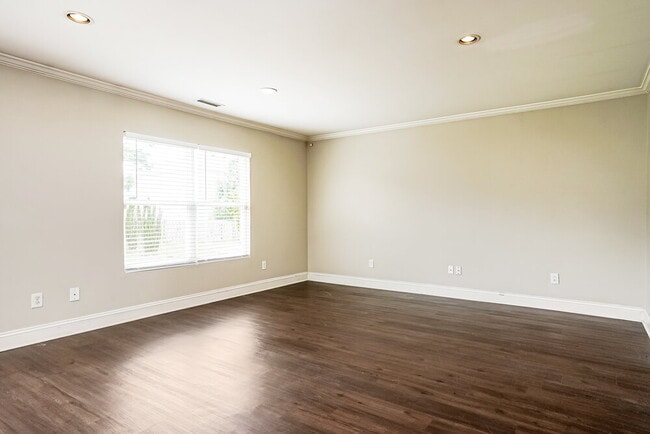 Building Photo - 535 Kerriann Ln