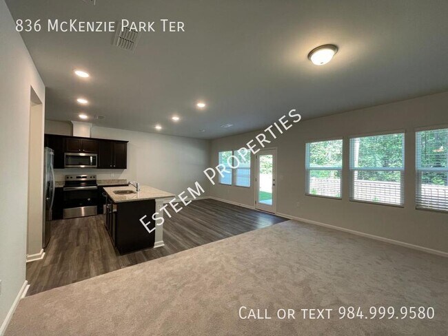 Building Photo - 836 McKenzie Pk Ter
