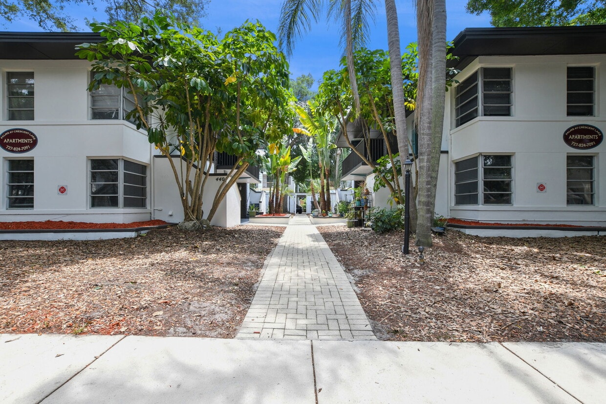 Primary Photo - Palms @ Crescent Lake Apartments