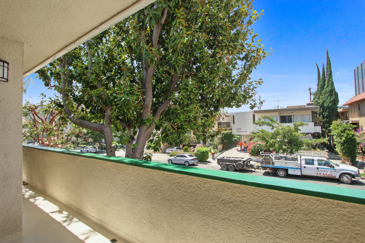 Building Photo - 1234 Wellesley Ave in West LA - steps to W...