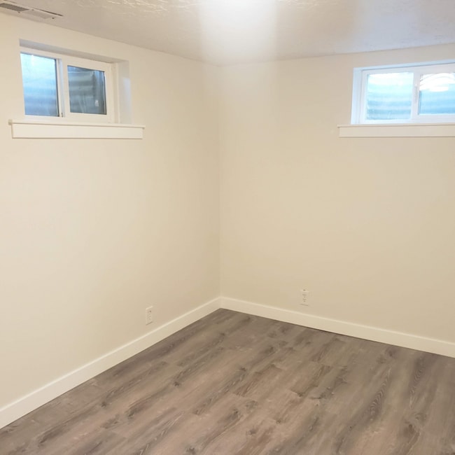 Building Photo - 802 E 350 N