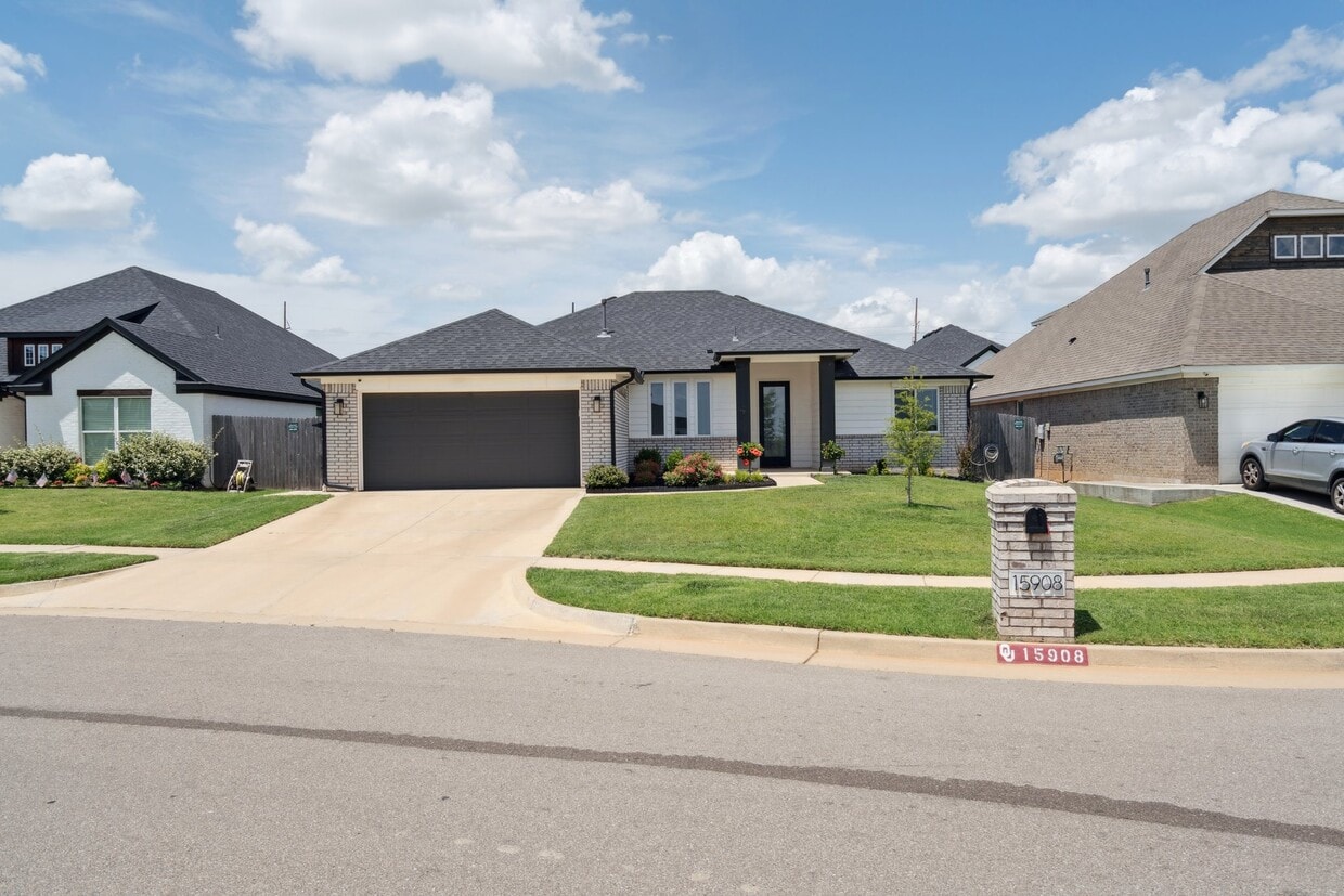 Primary Photo - 15908 Buffalo Dr