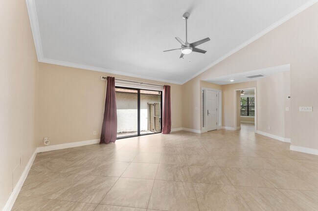 Foto del edificio - Stunning 3 BR/2 BA/2 Garage Single Family Home in  highly sought-after Sweetwater Oaks!