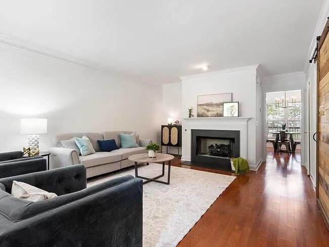 Living room - 1613 Brentwood Pointe