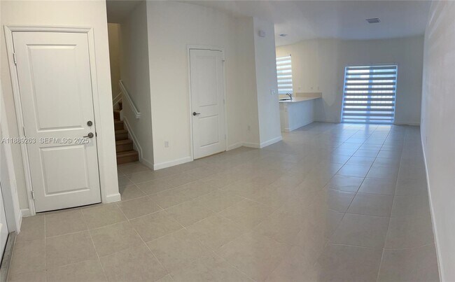 Foto del edificio - 2451 SE 28th St