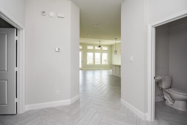 Foto del edificio - 2323 Birch View Ln