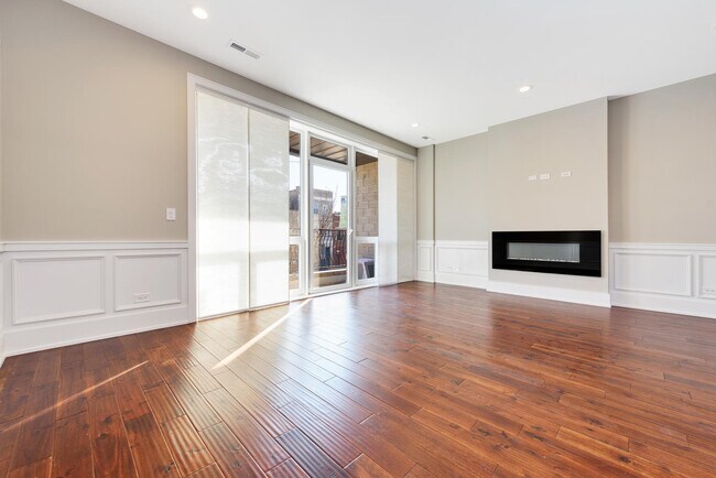 Foto del edificio - 2516 W Division St