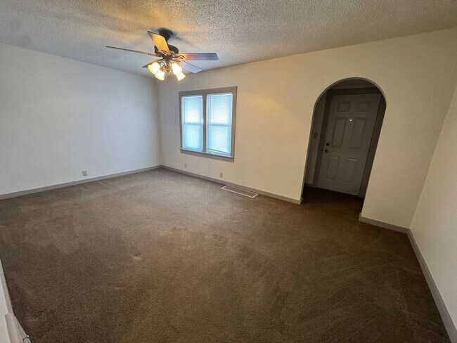 Foto del edificio - Main level house available for rent