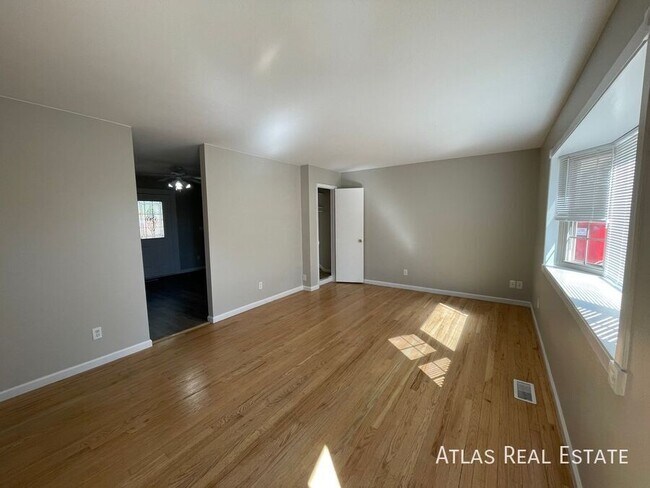 Foto del edificio - 4502 Moffat Ln