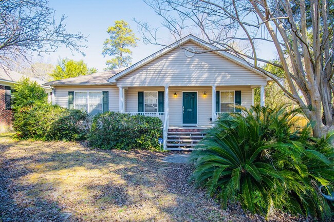Building Photo - Charming 3 Bedroom, 2 Bathroom in Rosewood...