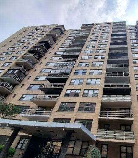 Building Photo - 201 St Pauls Ave