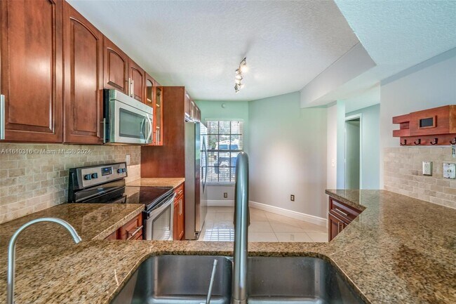 Foto del edificio - 8147 Southgate Blvd