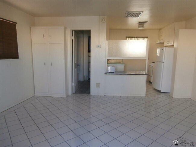 Building Photo - 335 S 2nd Ave