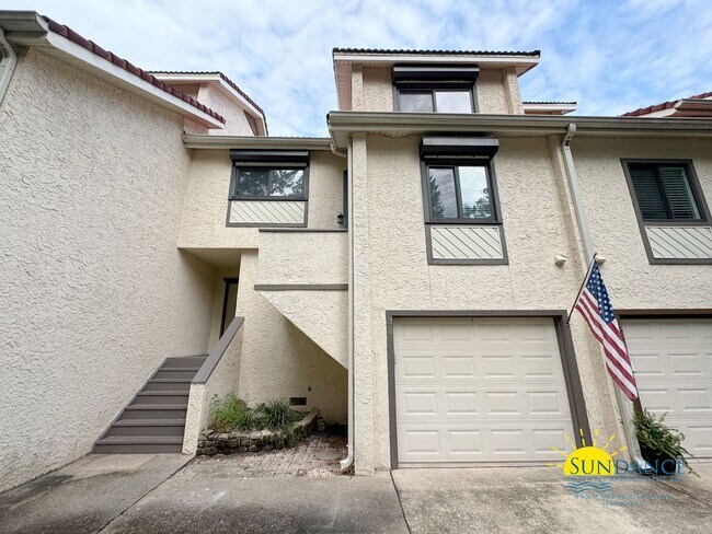 Foto del edificio - Fully Renovated Waterfront 4 Bedroom Townh...