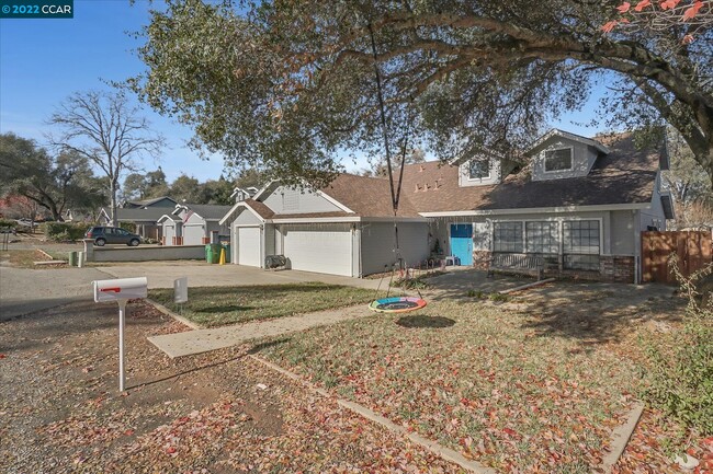 Building Photo - 2875 Clemson Dr