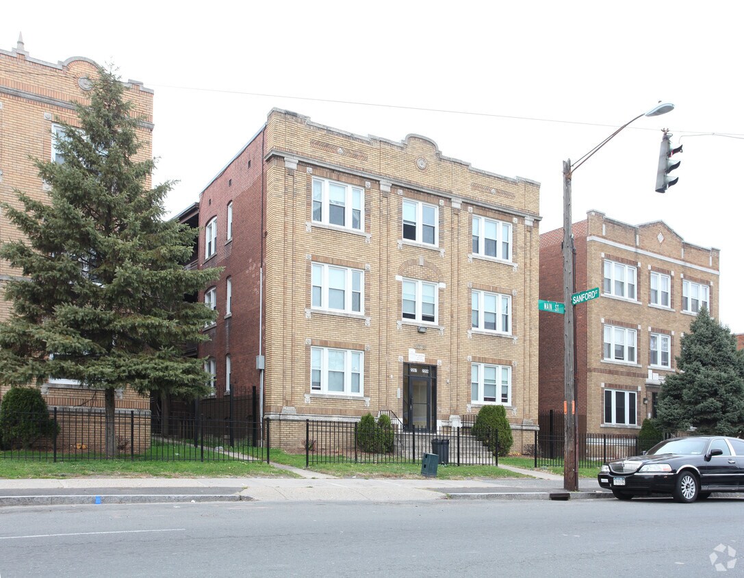 Primary Photo - 2357 Main St