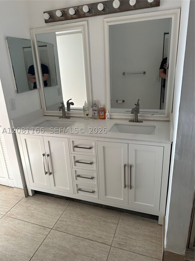 Building Photo - 11090 Baybreeze Way