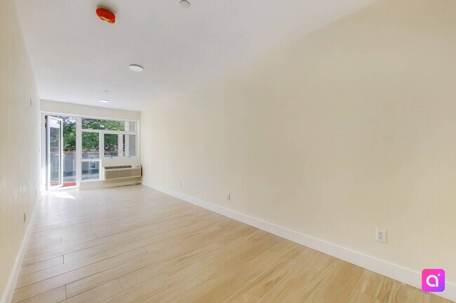 Foto del edificio - 1079 Lafayette Ave
